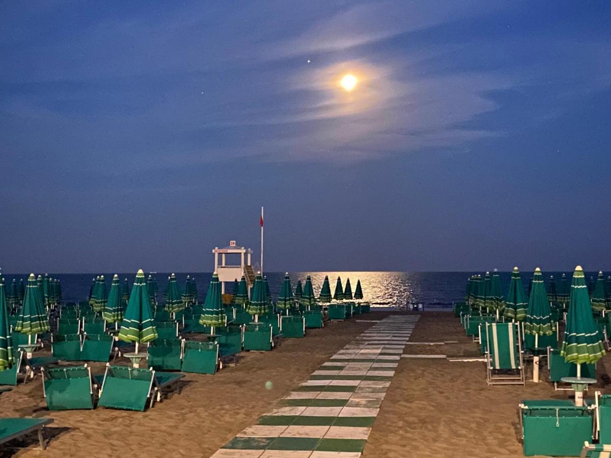 Residence El Palmar Fronte Mare, Fronte Spiaggia Lido di Jesolo Exterior foto