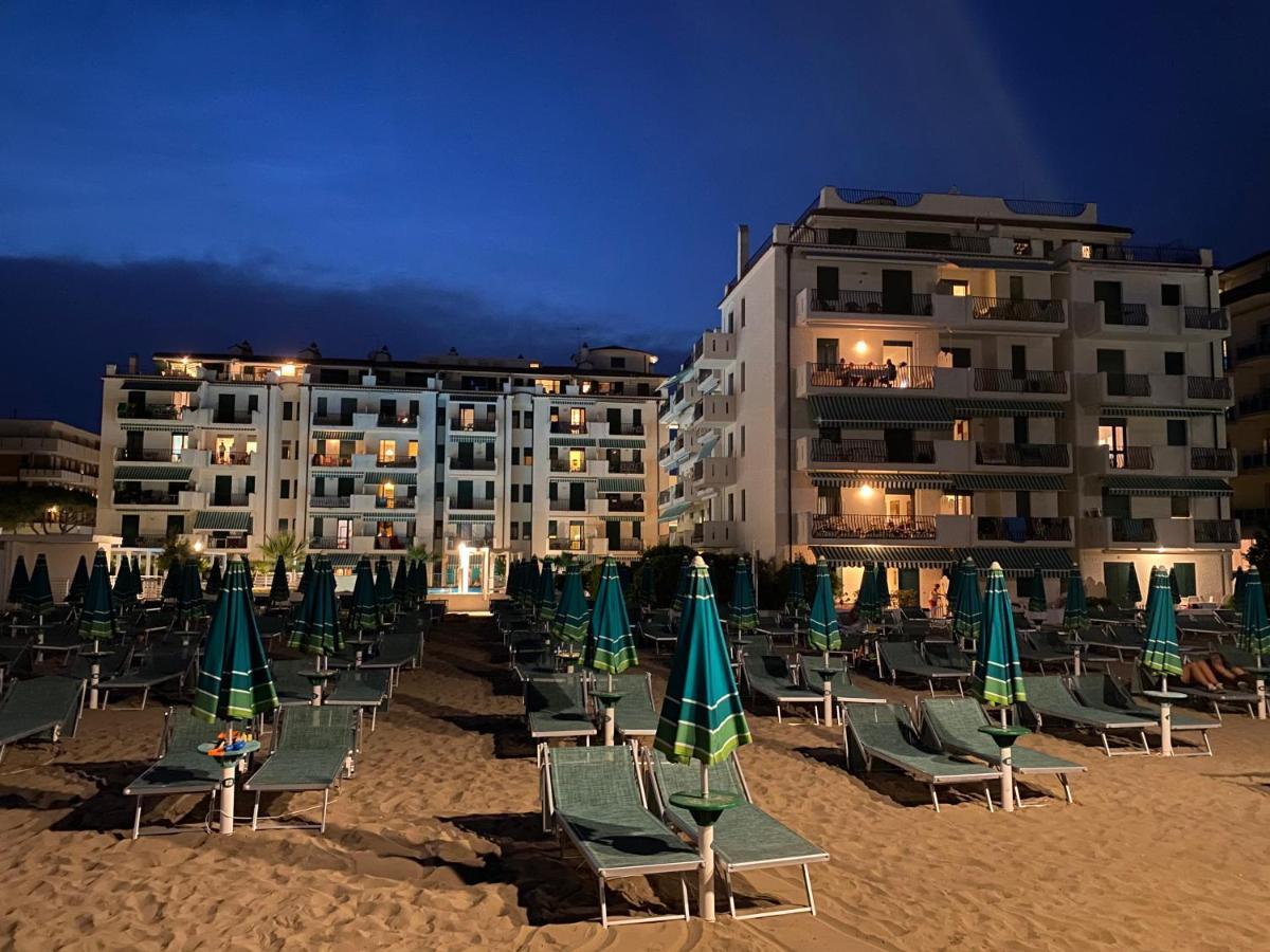 Residence El Palmar Fronte Mare, Fronte Spiaggia Lido di Jesolo Exterior foto